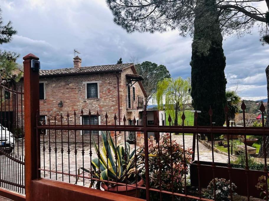 La Piccola Fattoria Nella Campagna Umbra * Badiola (Perugia)