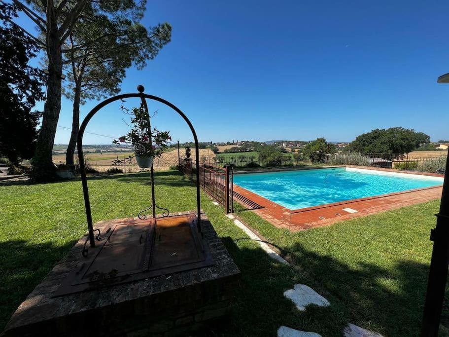 La Piccola Fattoria Nella Campagna Umbra Badiola (Perugia)